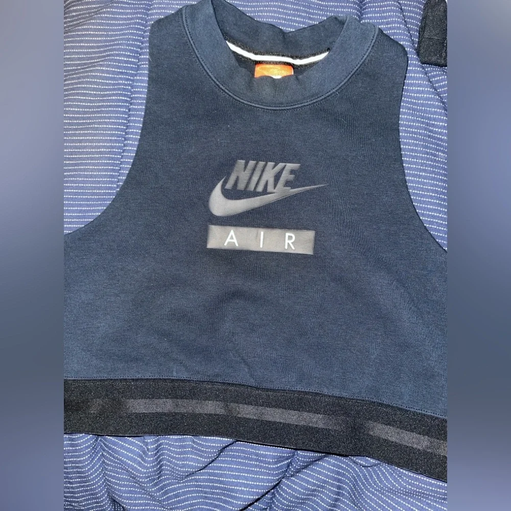 Nike crop tank - Picture 2 of 8